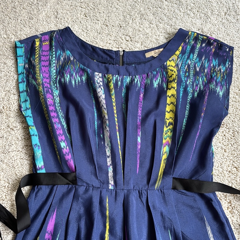 Colorful Patterned Dress with Ribbon Ties - Picture 3 of 8